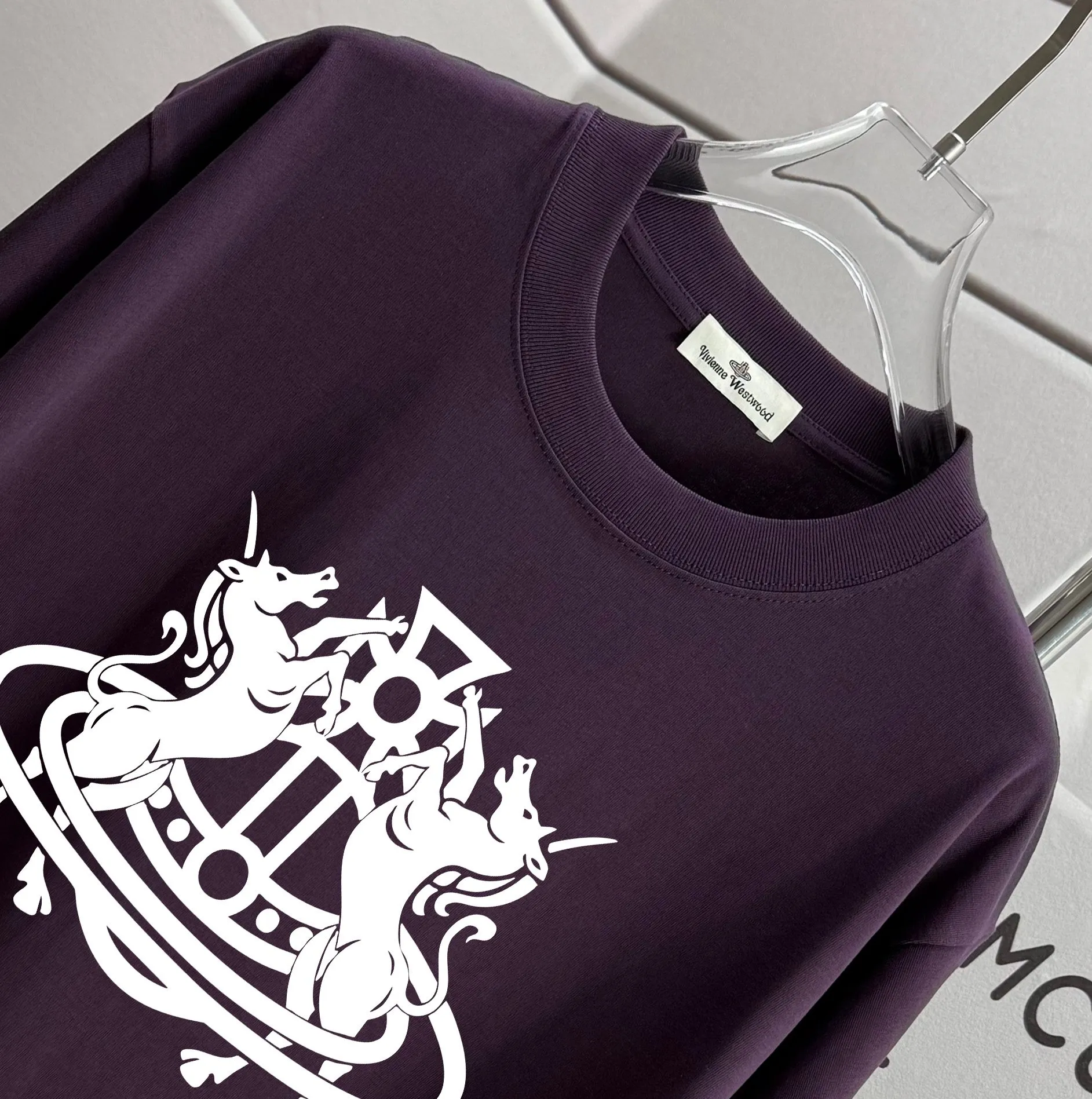 # 85 Vivienne Westwood* *2026 New Arrival T Same Style ：Black White Purple Green Size： S （90-130 ） M （120-150 ） L （140-165 ） XL （160-180 ） XXL （180 ）